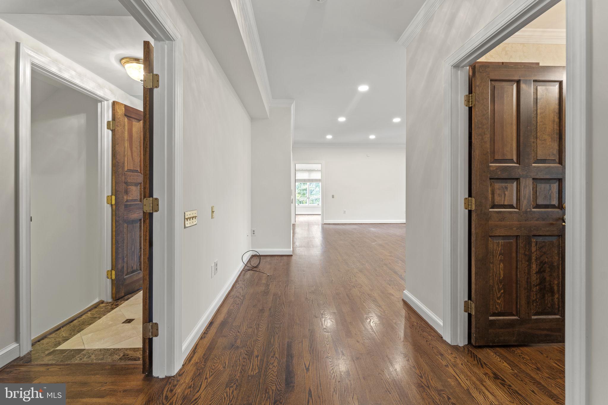 OAKTON MEWS - Residential