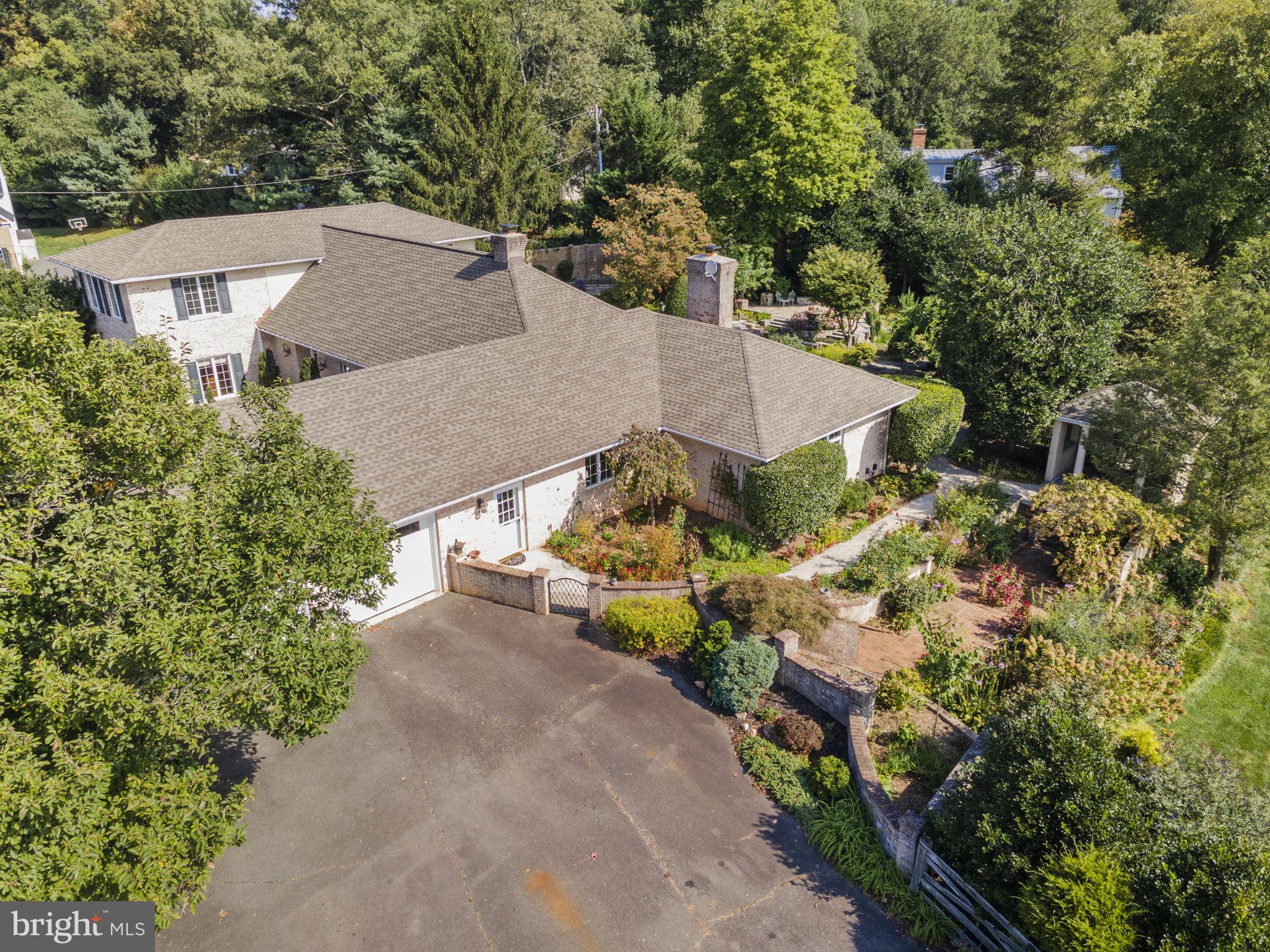 OAKTON MEWS - Residential