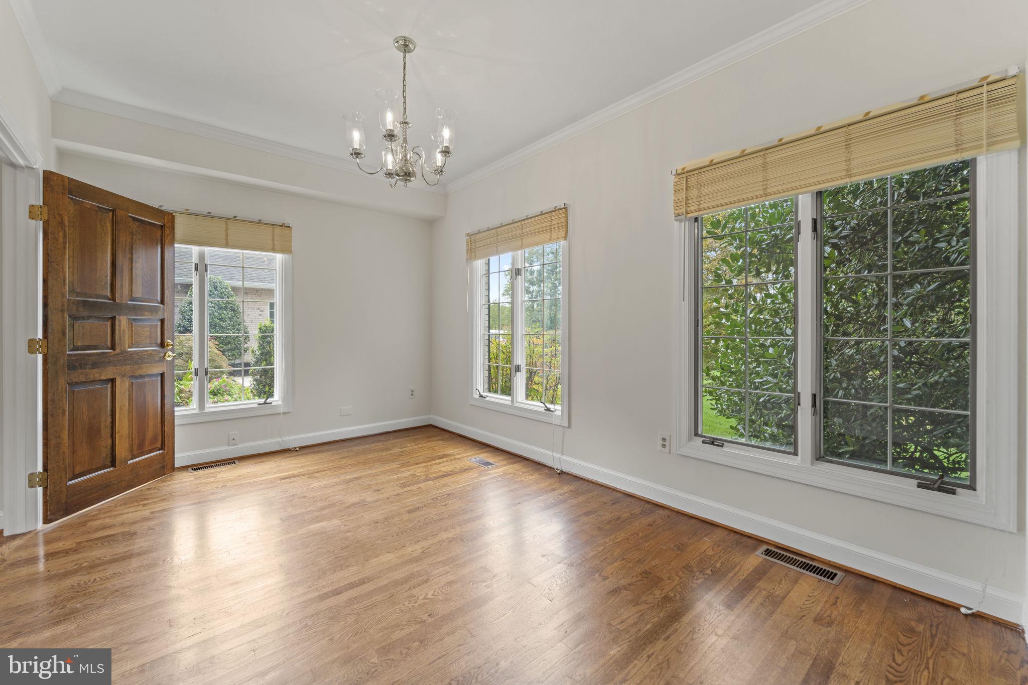 OAKTON MEWS - Residential