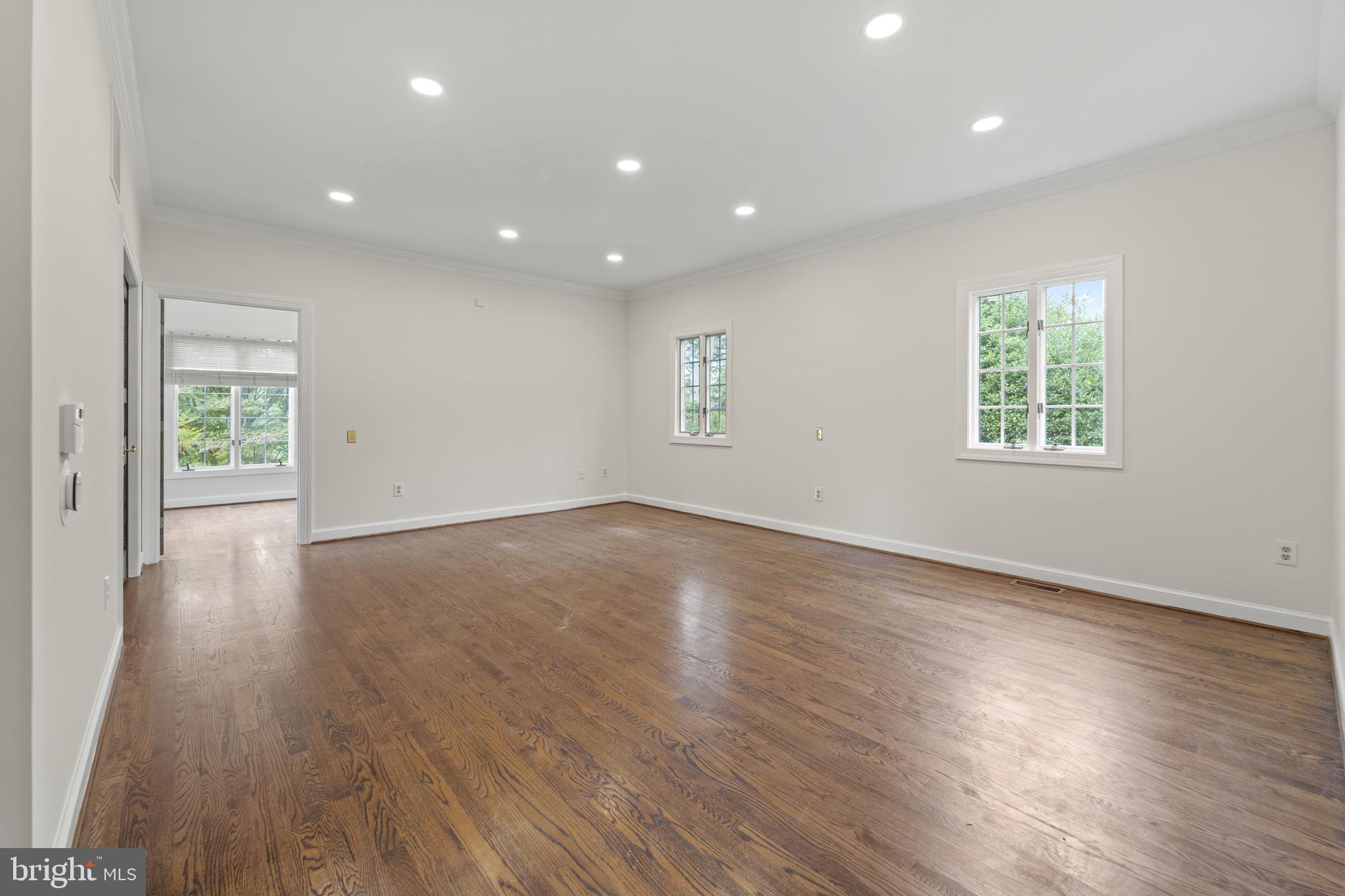 OAKTON MEWS - Residential