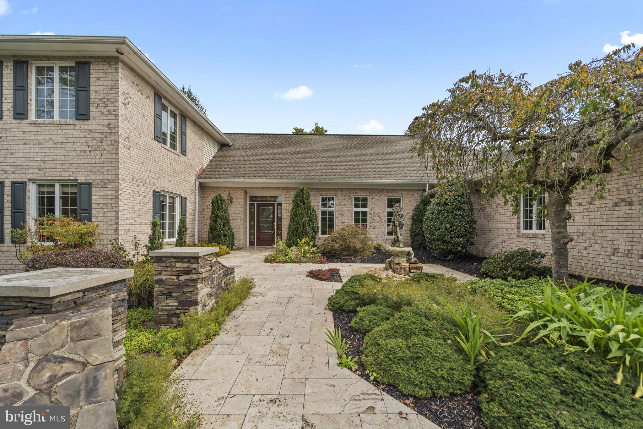 OAKTON MEWS - Residential