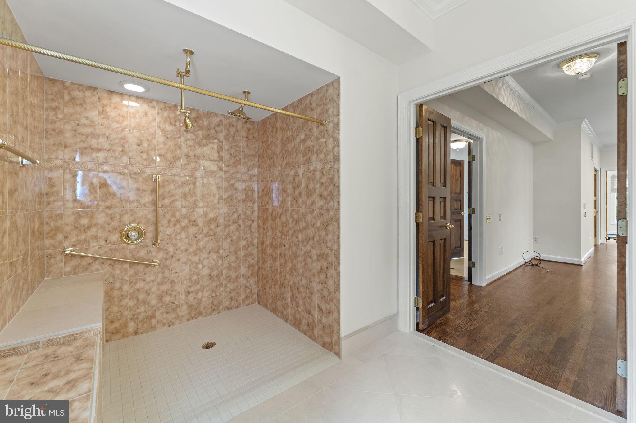 OAKTON MEWS - Residential