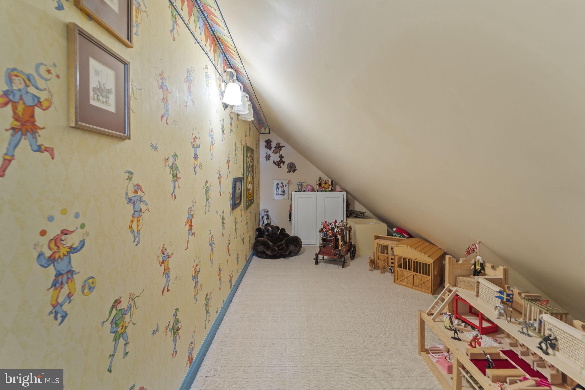 OAKTON MEWS - Residential