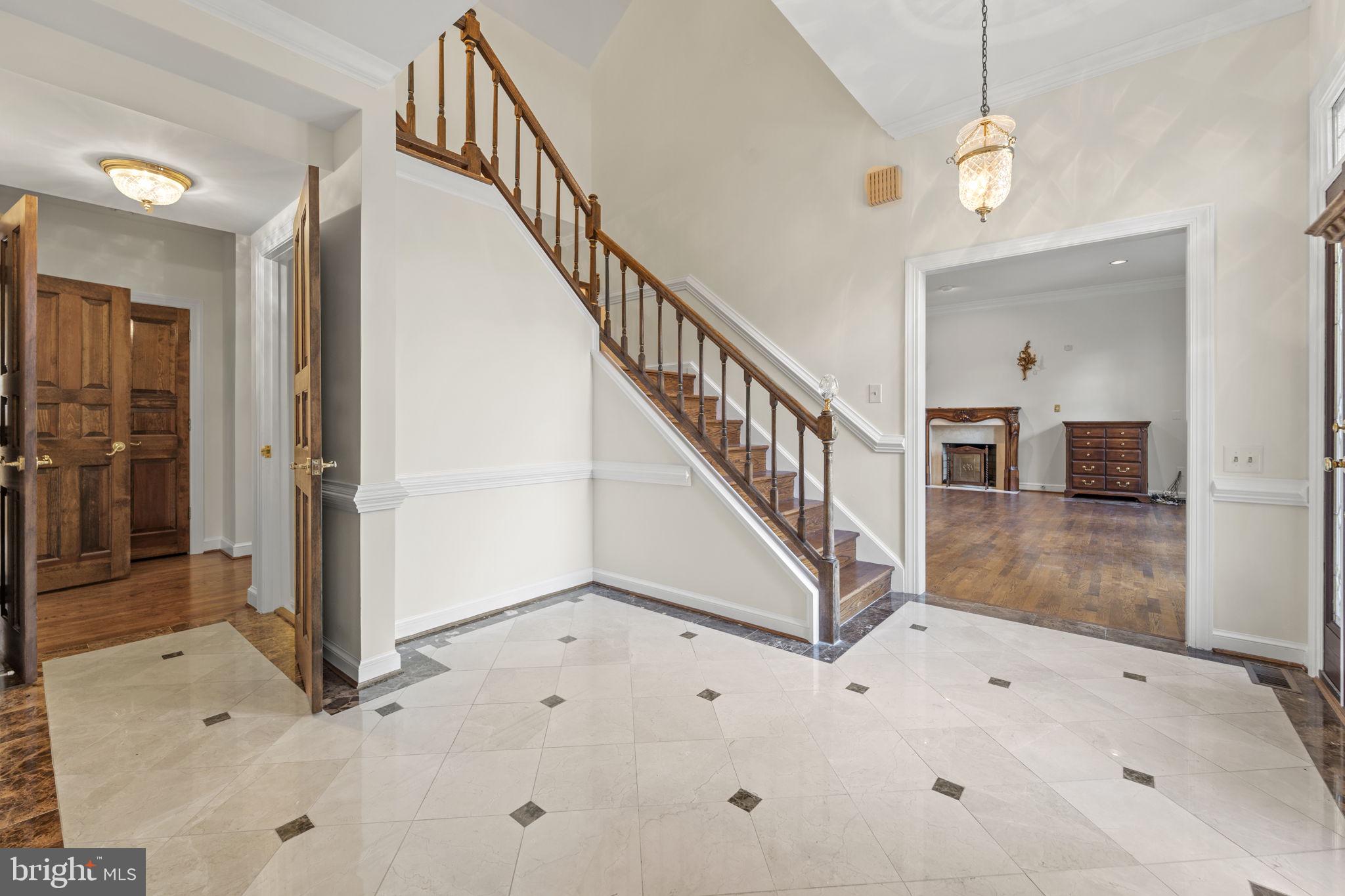 OAKTON MEWS - Residential