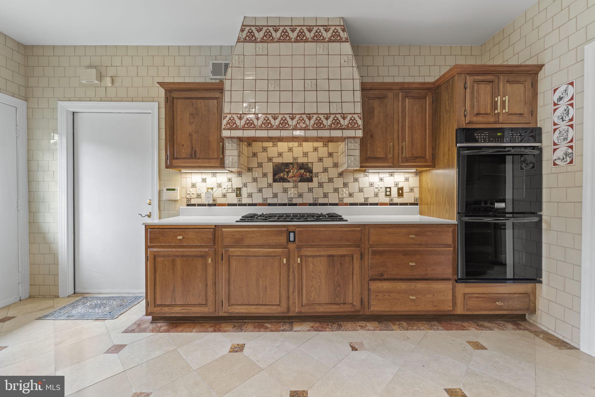 OAKTON MEWS - Residential