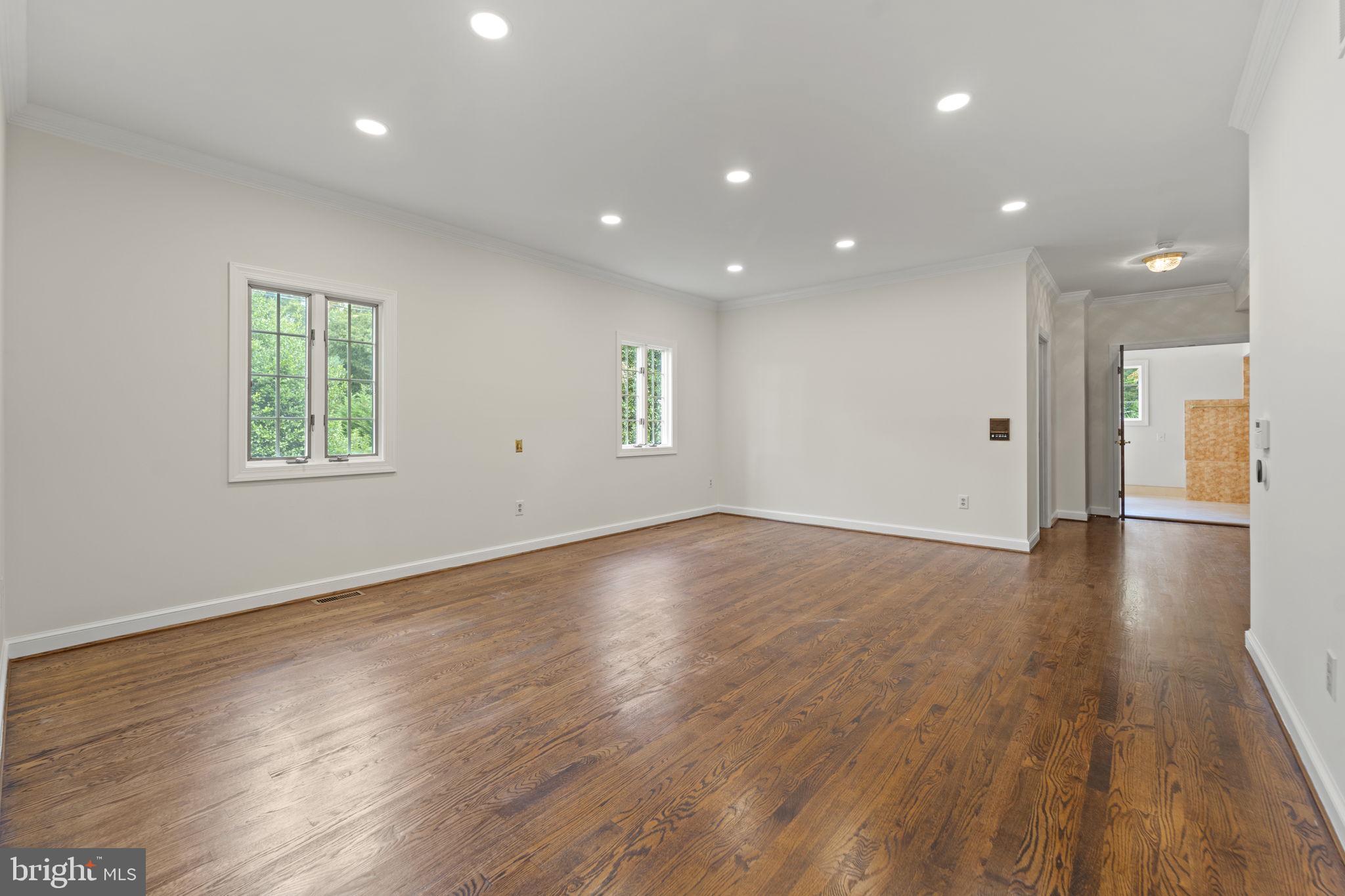 OAKTON MEWS - Residential