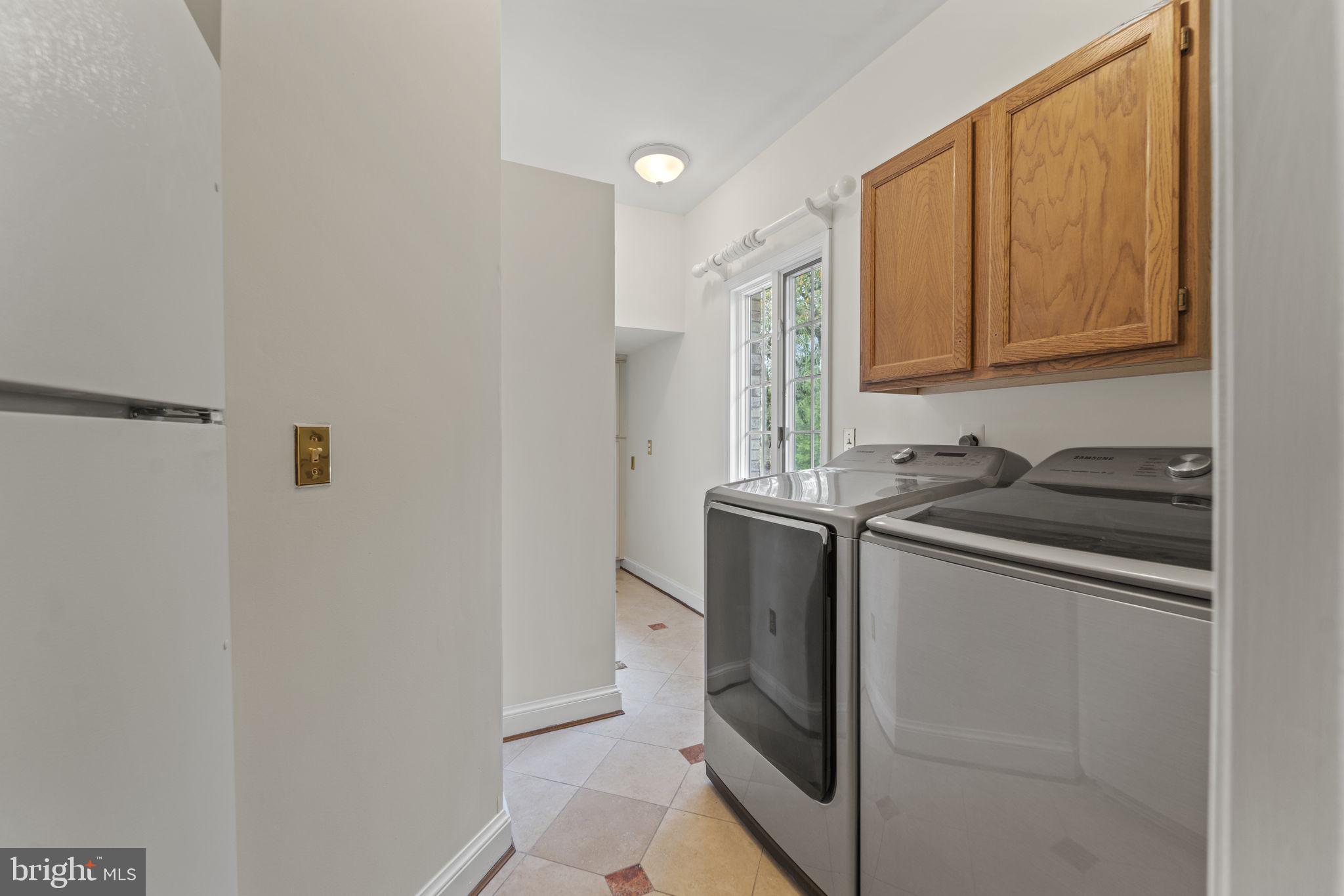 OAKTON MEWS - Residential