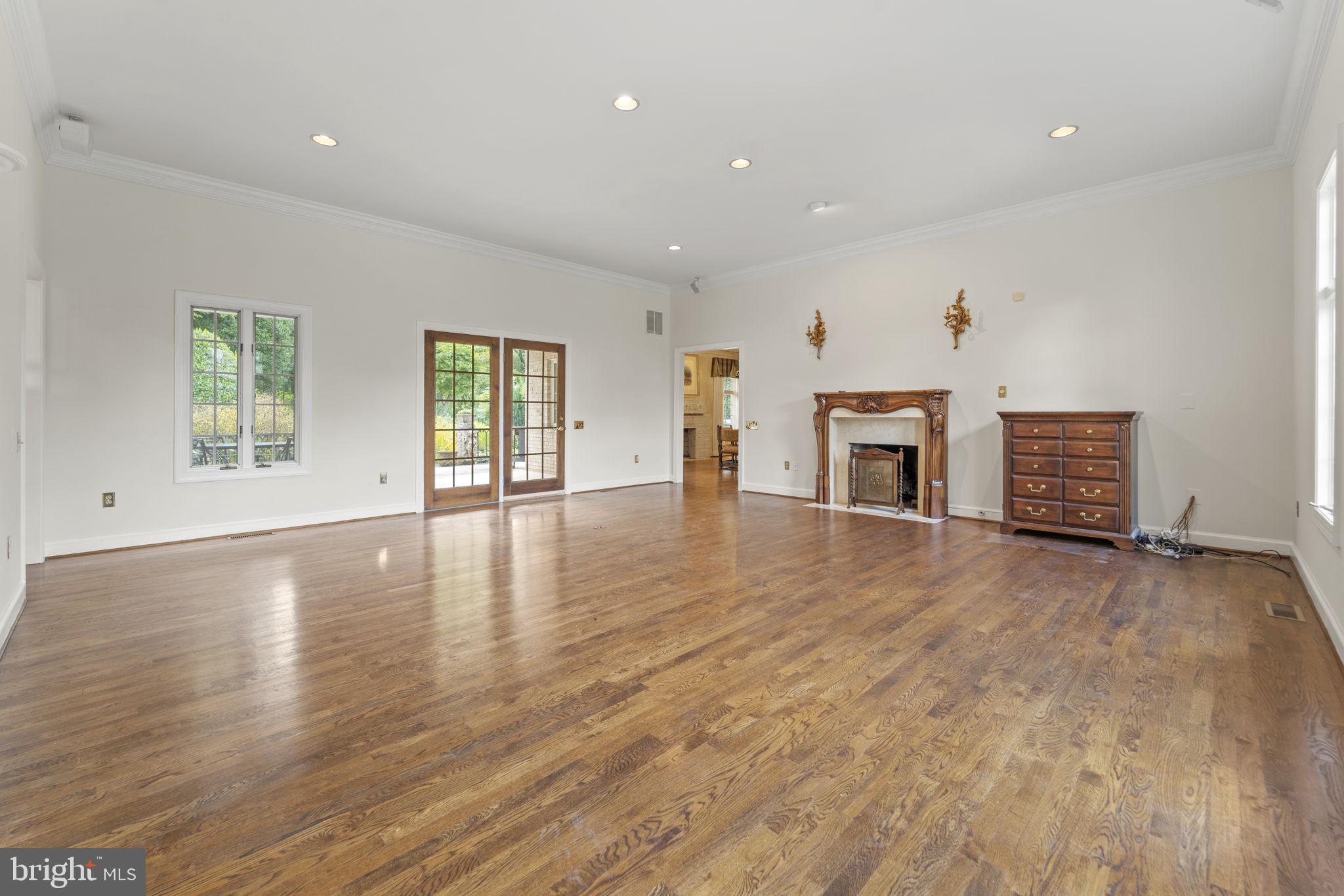 OAKTON MEWS - Residential