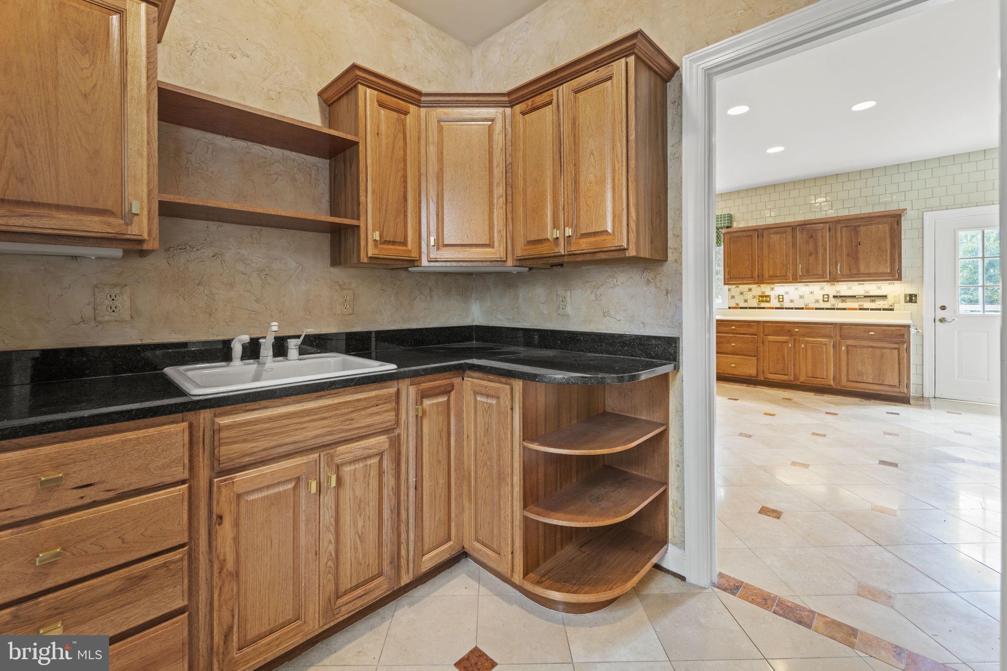 OAKTON MEWS - Residential