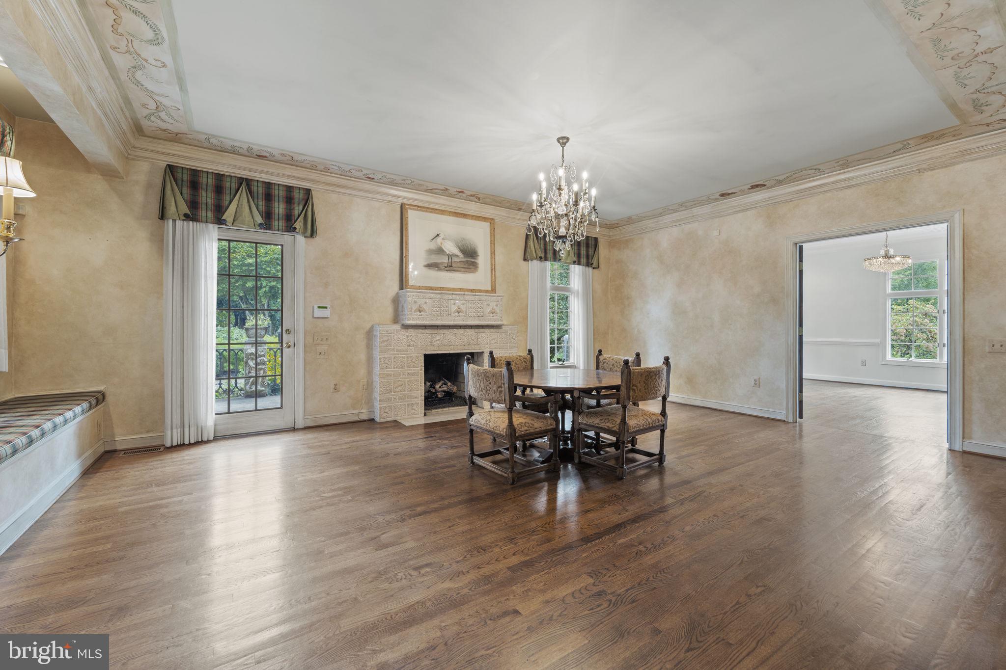 OAKTON MEWS - Residential