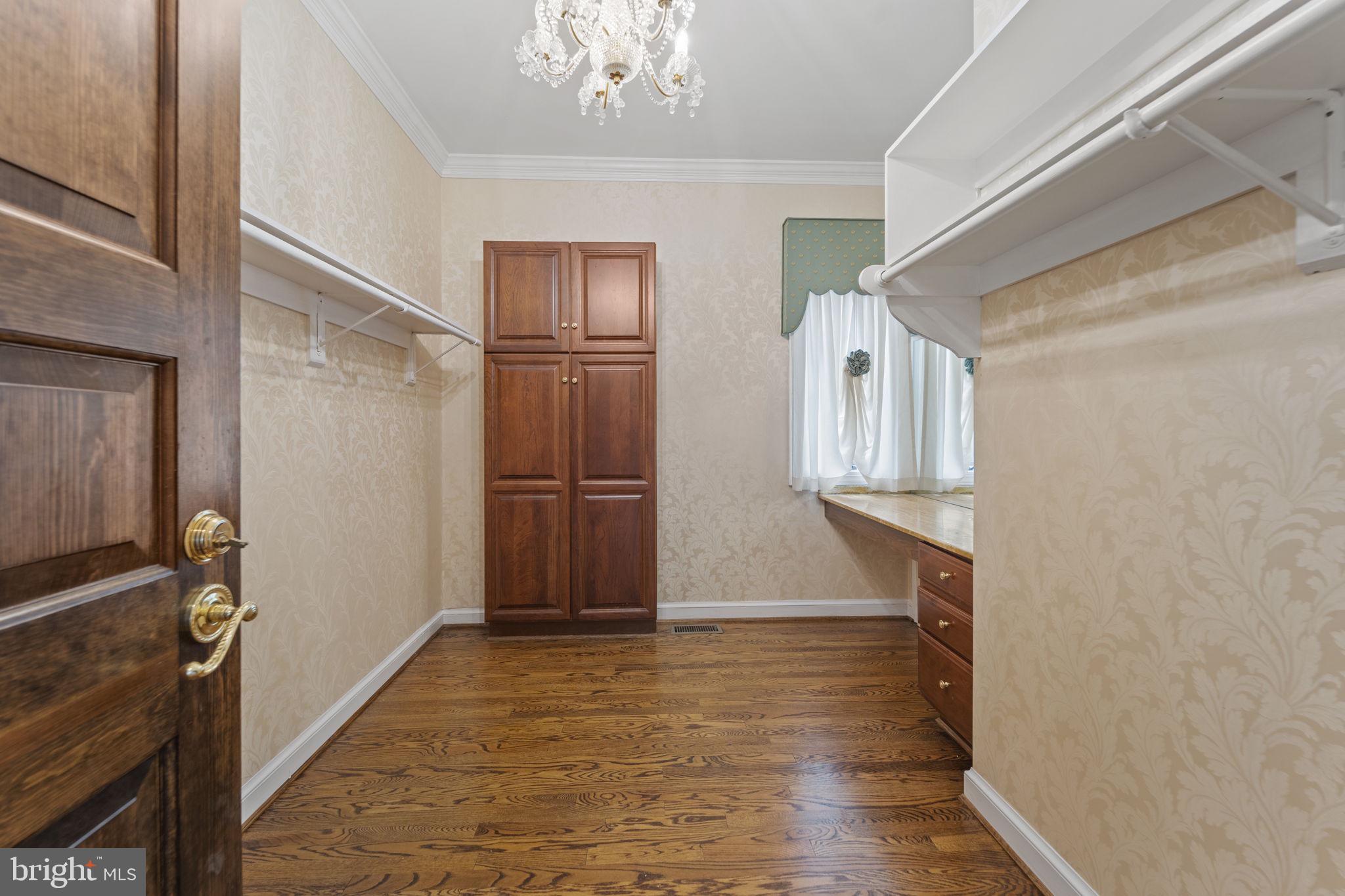 OAKTON MEWS - Residential