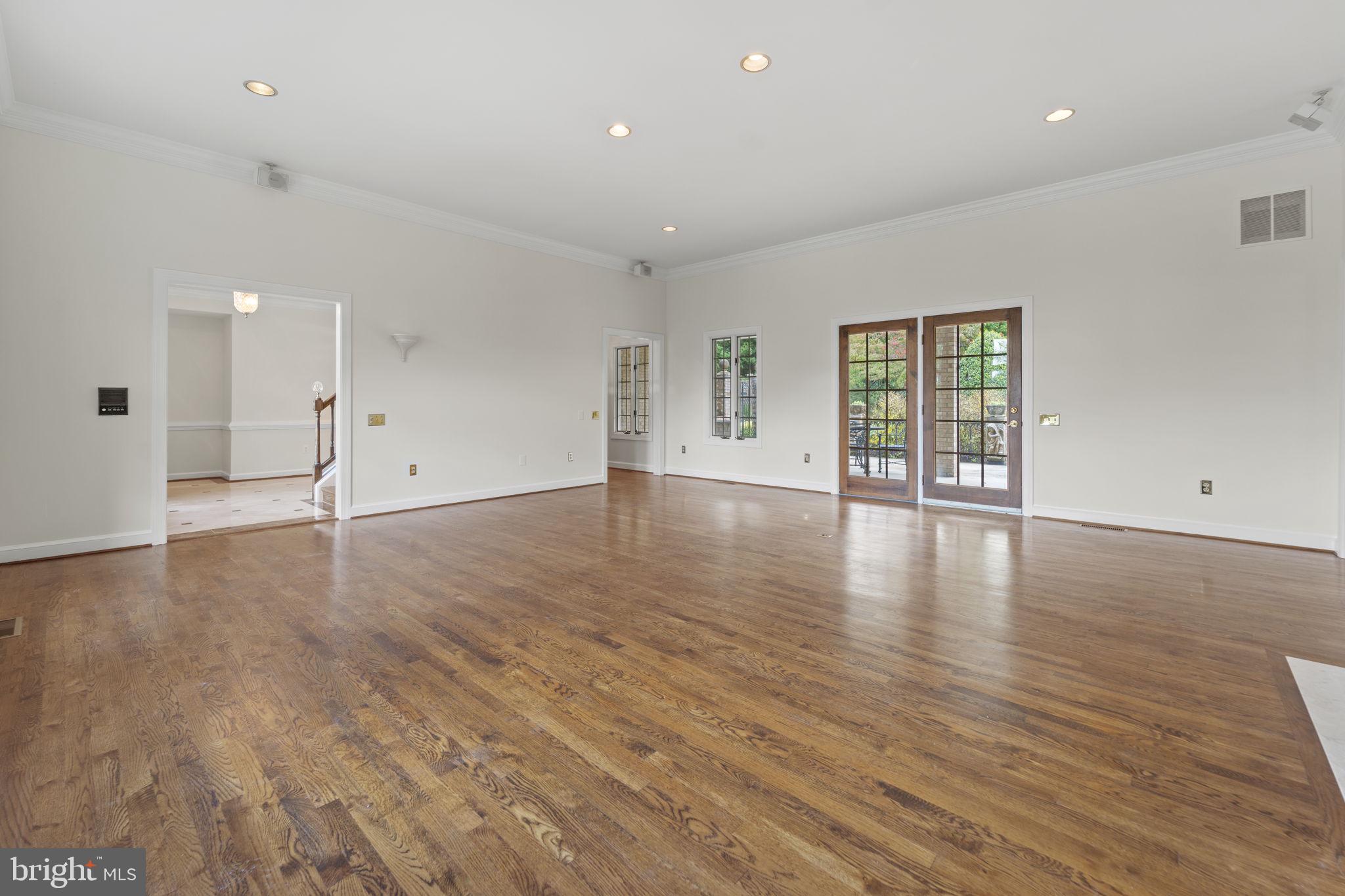 OAKTON MEWS - Residential