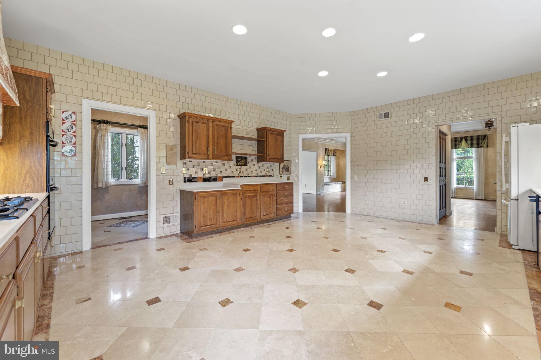 OAKTON MEWS - Residential