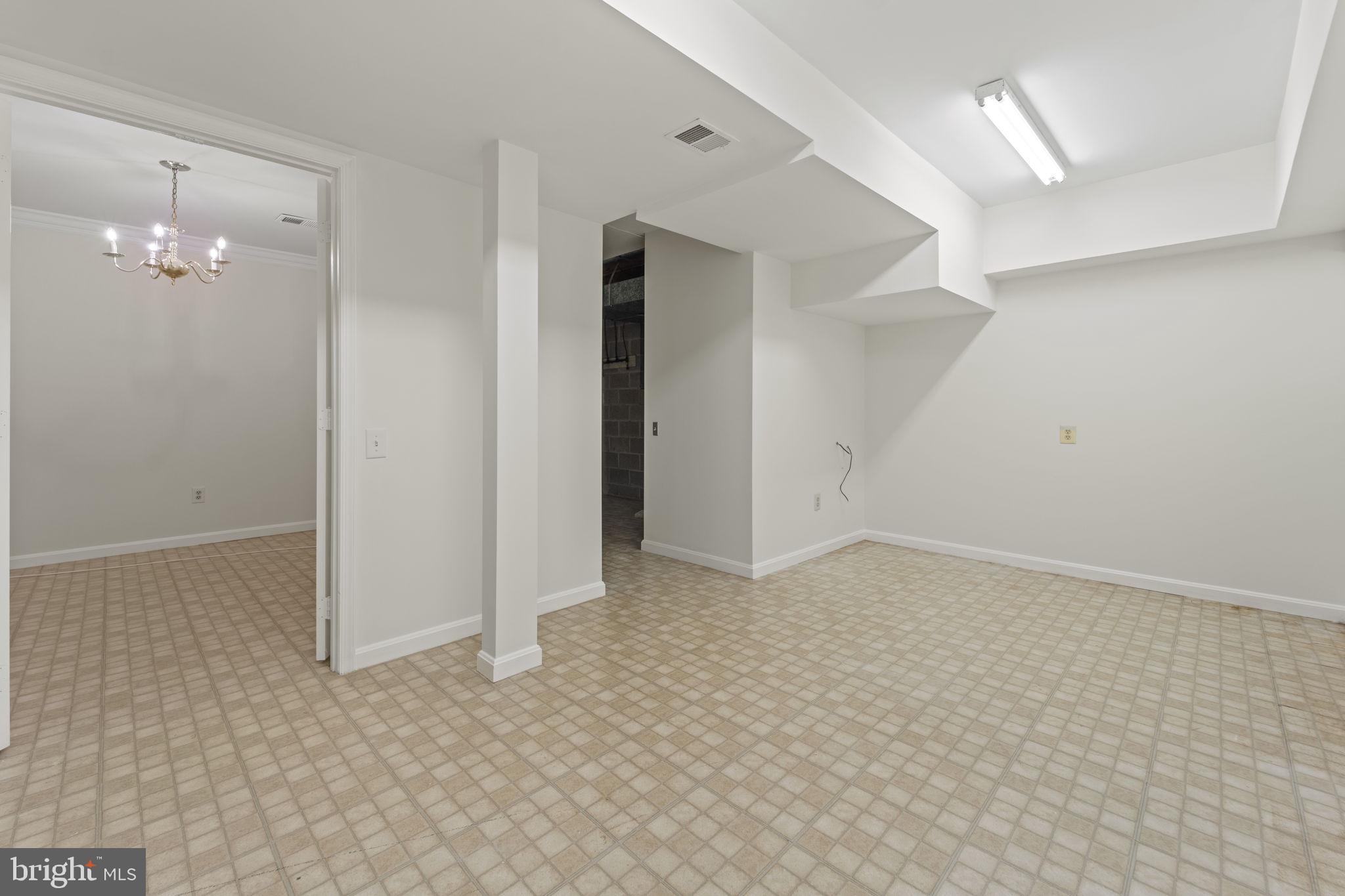 OAKTON MEWS - Residential