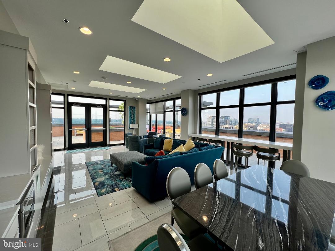 COURTHOUSE - Residential Lease