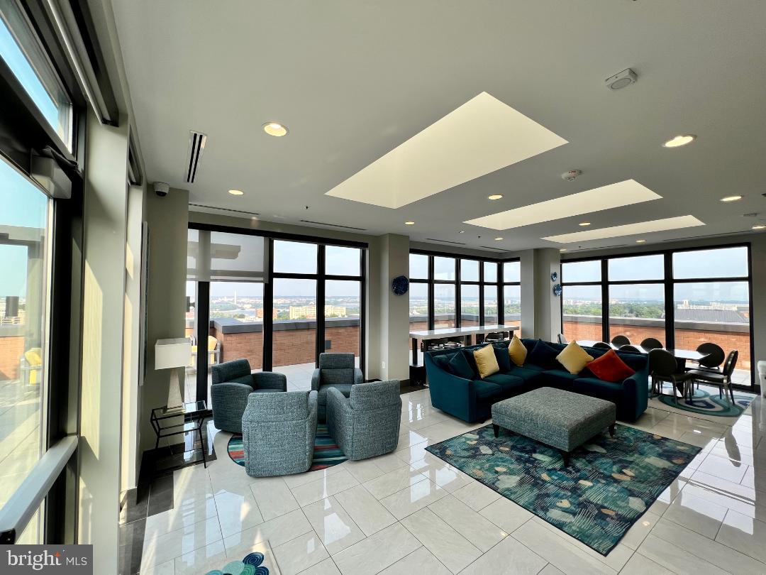 COURTHOUSE - Residential Lease