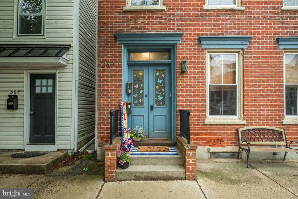 Photo of 360 Farnsworth Avenue, BORDENTOWN, NJ 08505 (MLS # NJBL2111932)