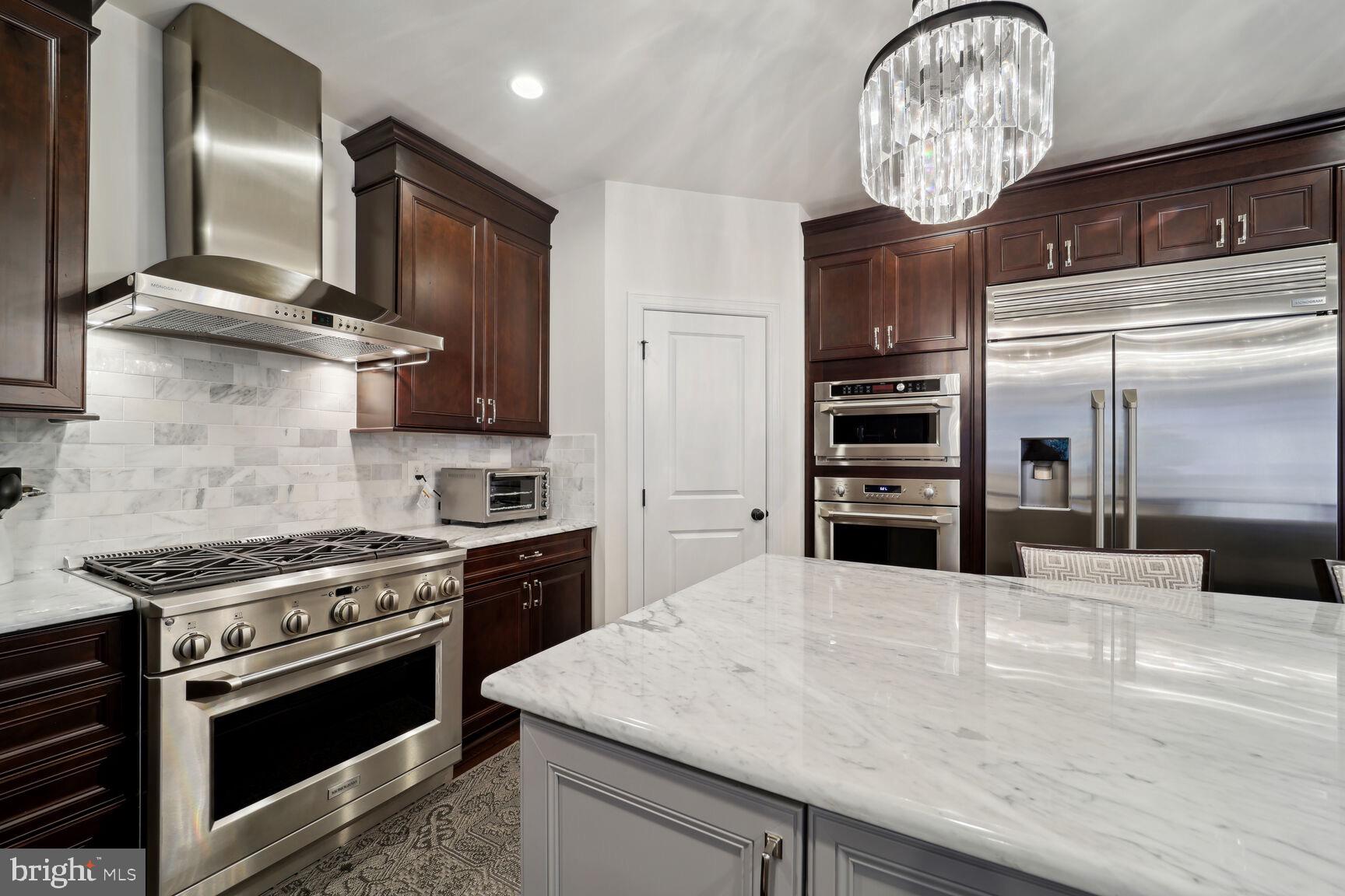 OAK CREEK CLUB - Residential