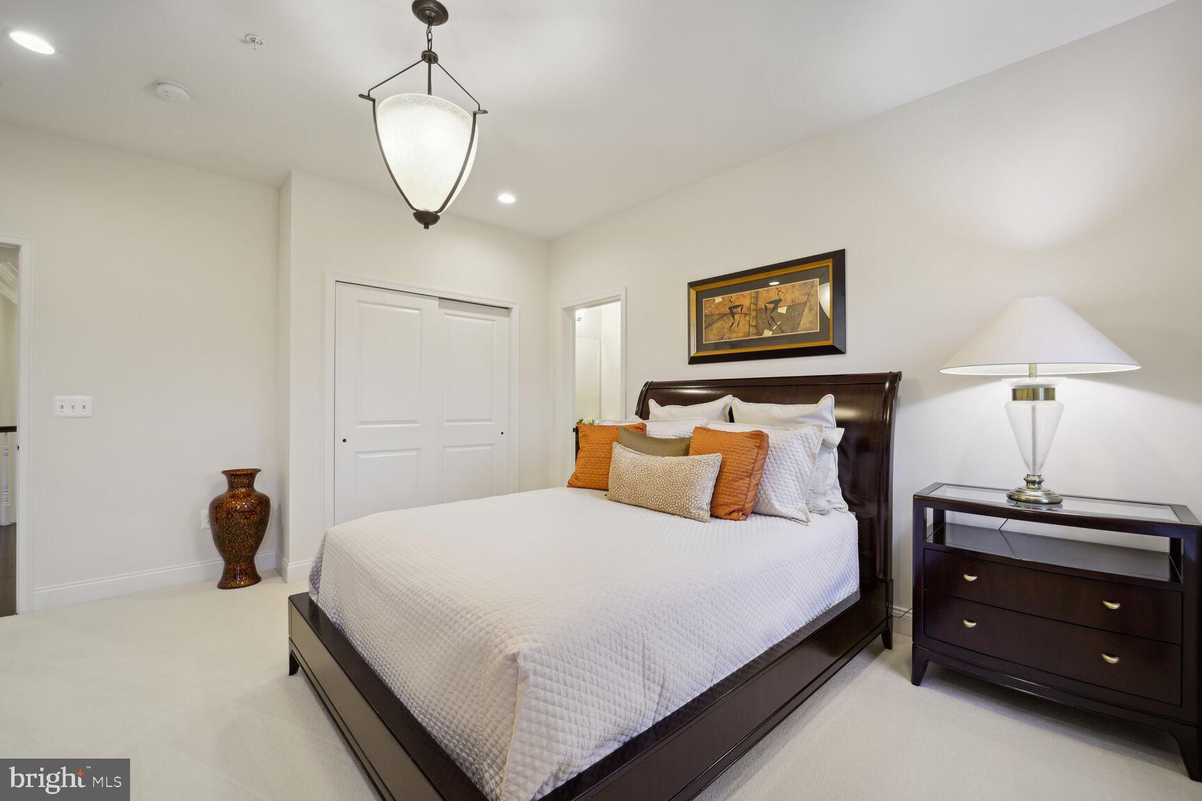 OAK CREEK CLUB - Residential