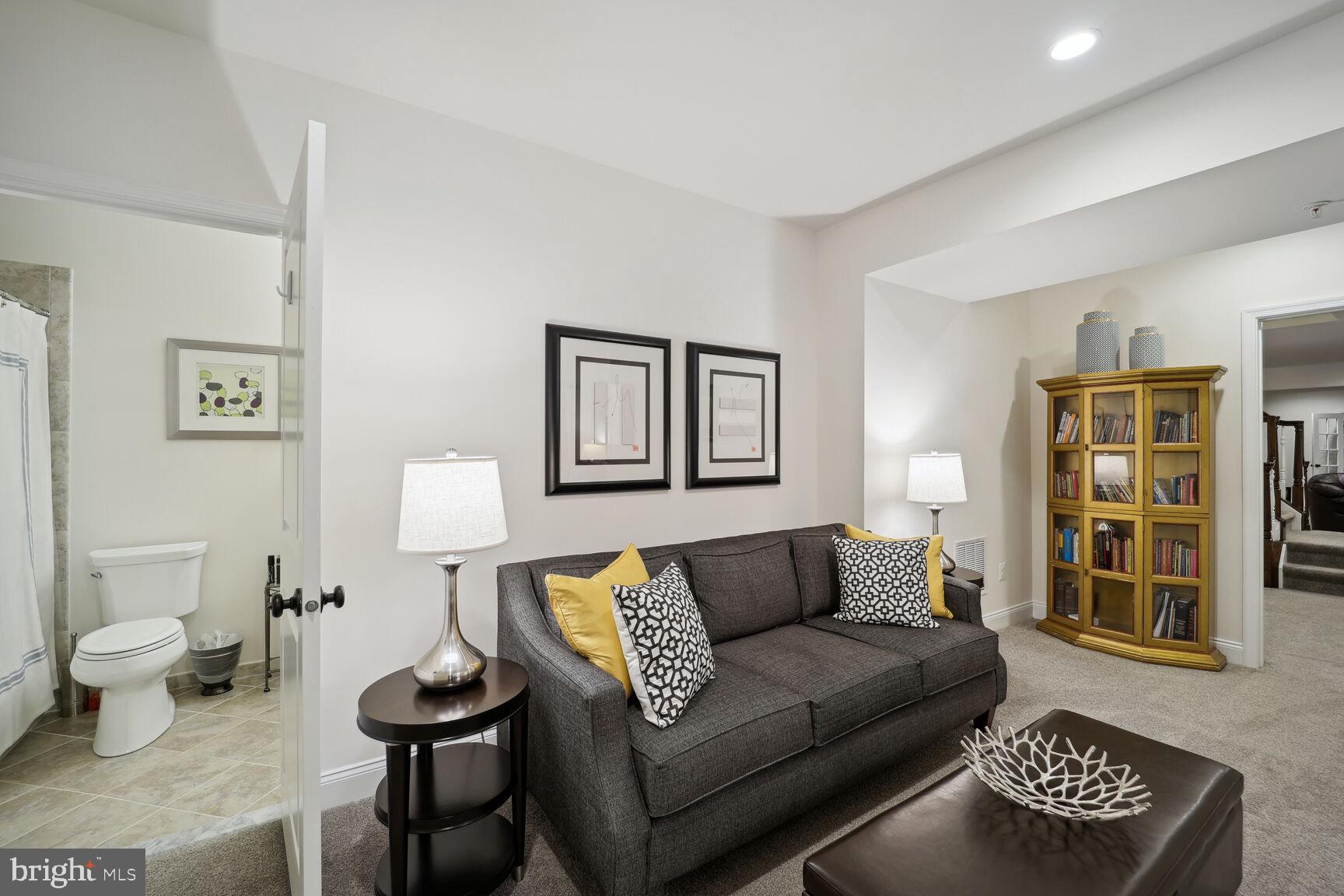 OAK CREEK CLUB - Residential