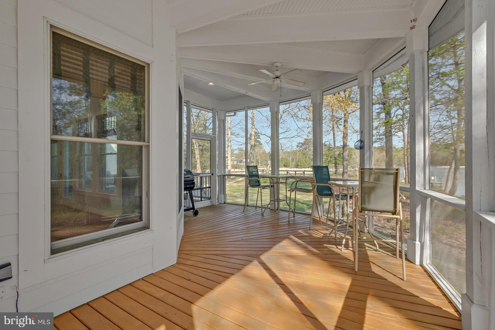 TWIN HARBORS - Residential