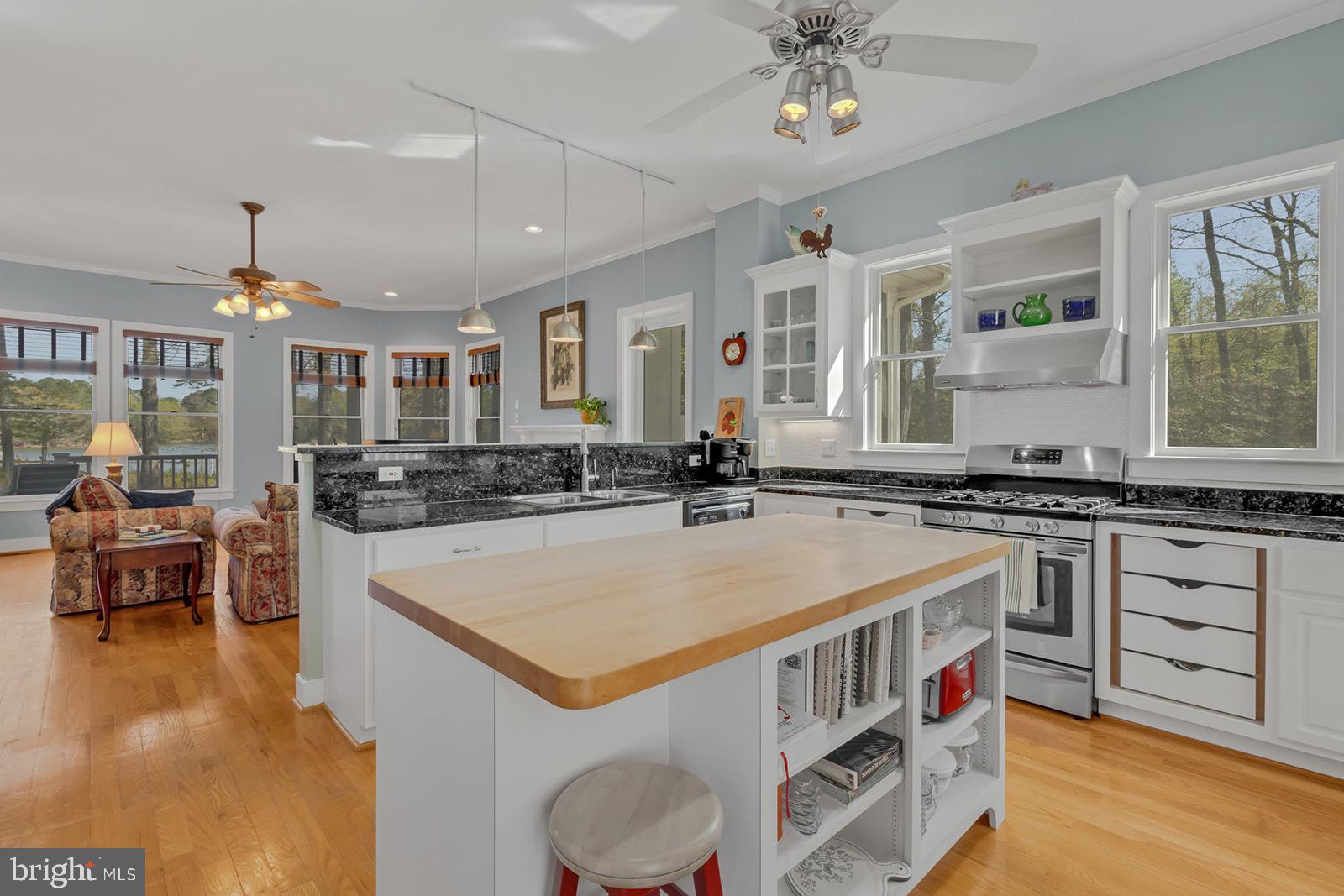 TWIN HARBORS - Residential