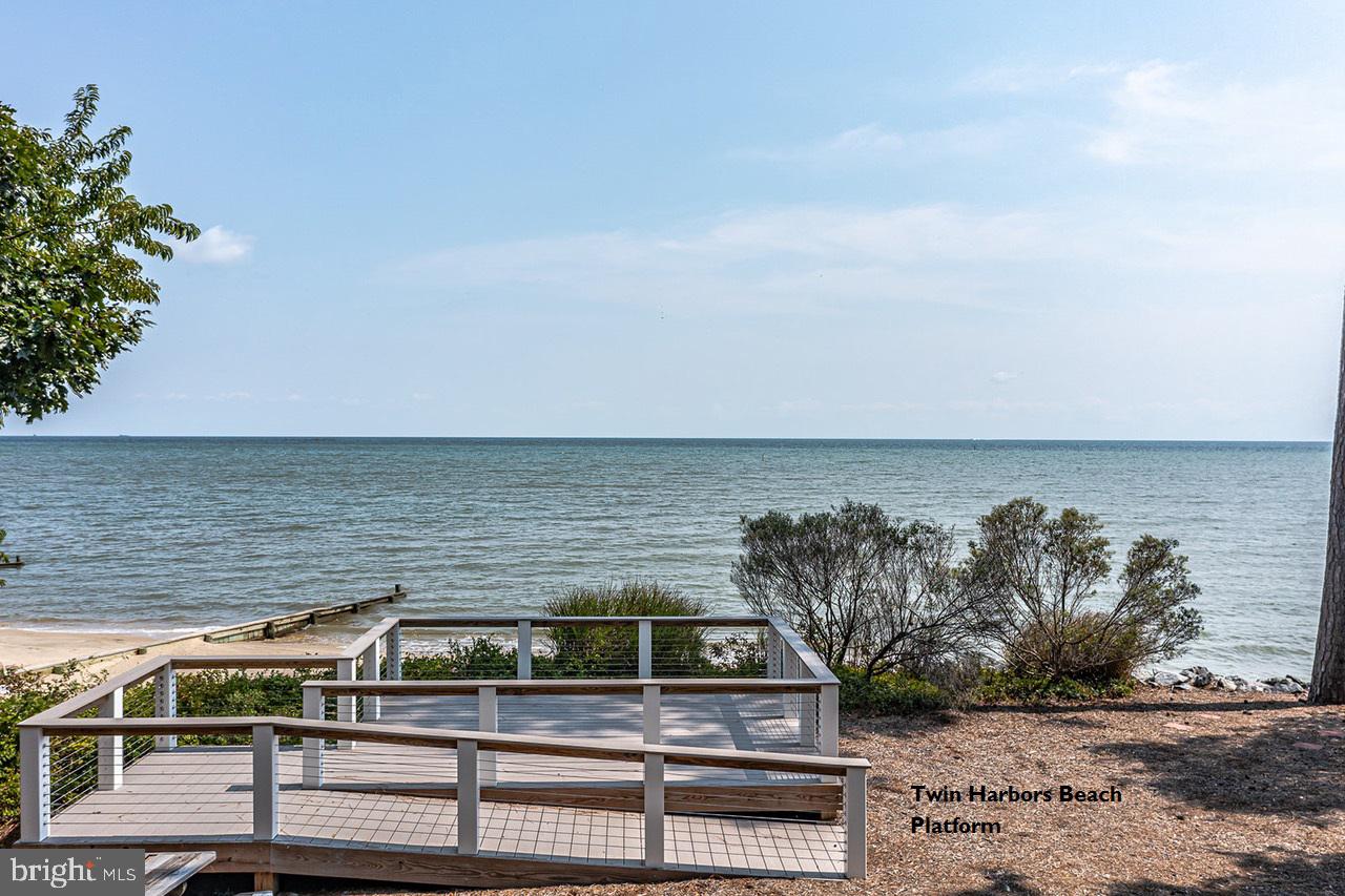 TWIN HARBORS - Residential