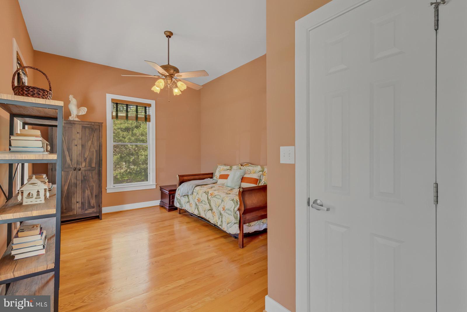 TWIN HARBORS - Residential