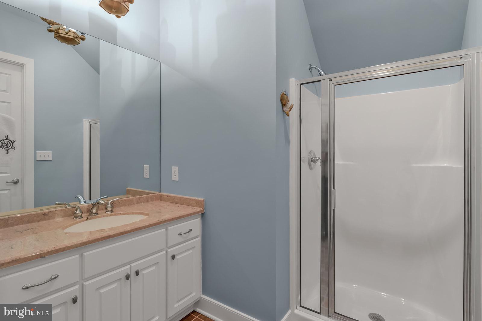 TWIN HARBORS - Residential