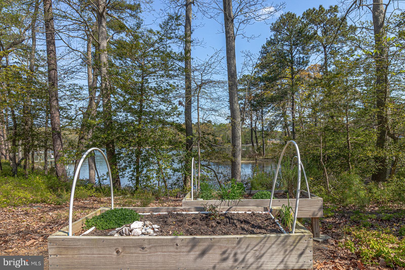 TWIN HARBORS - Residential