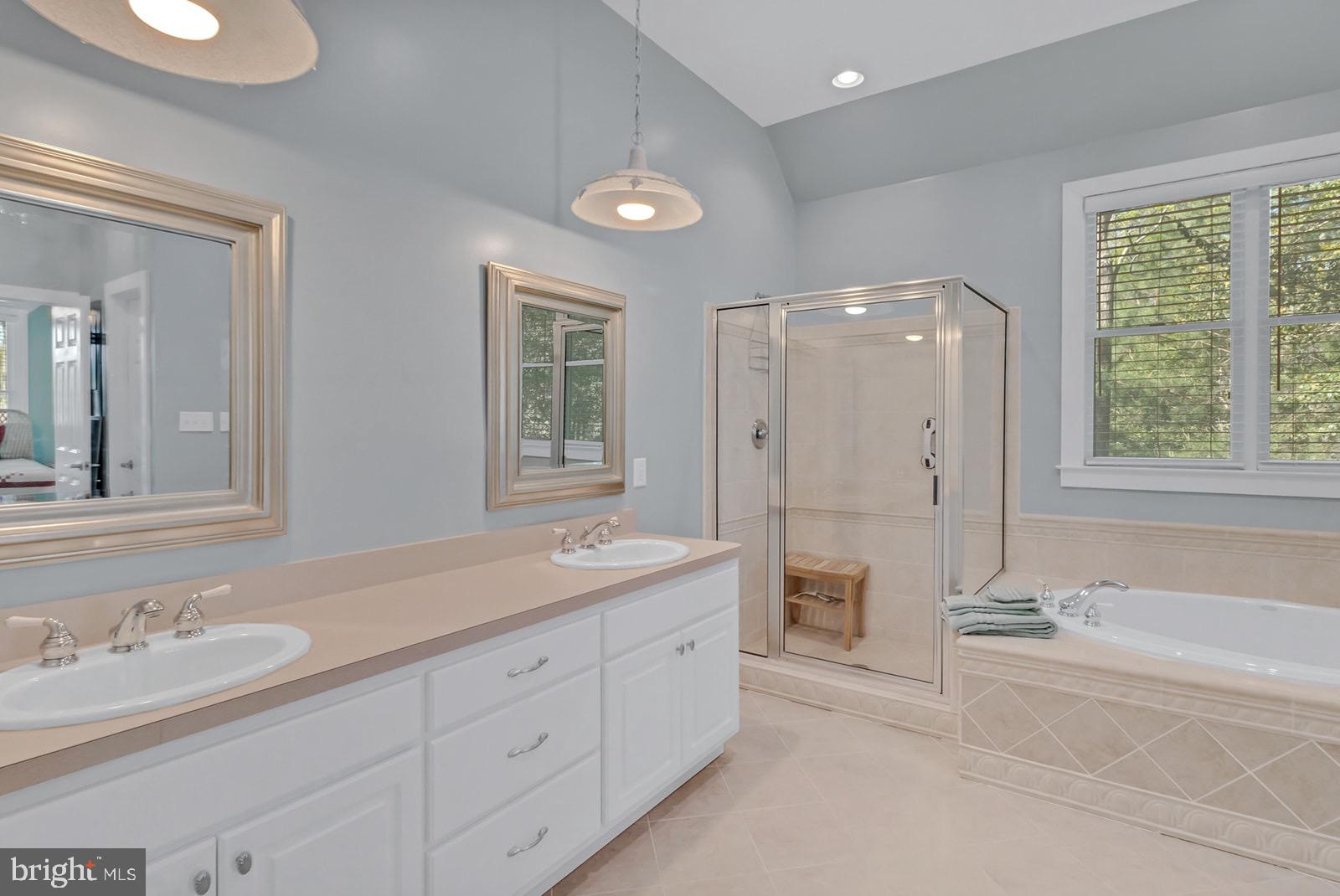 TWIN HARBORS - Residential