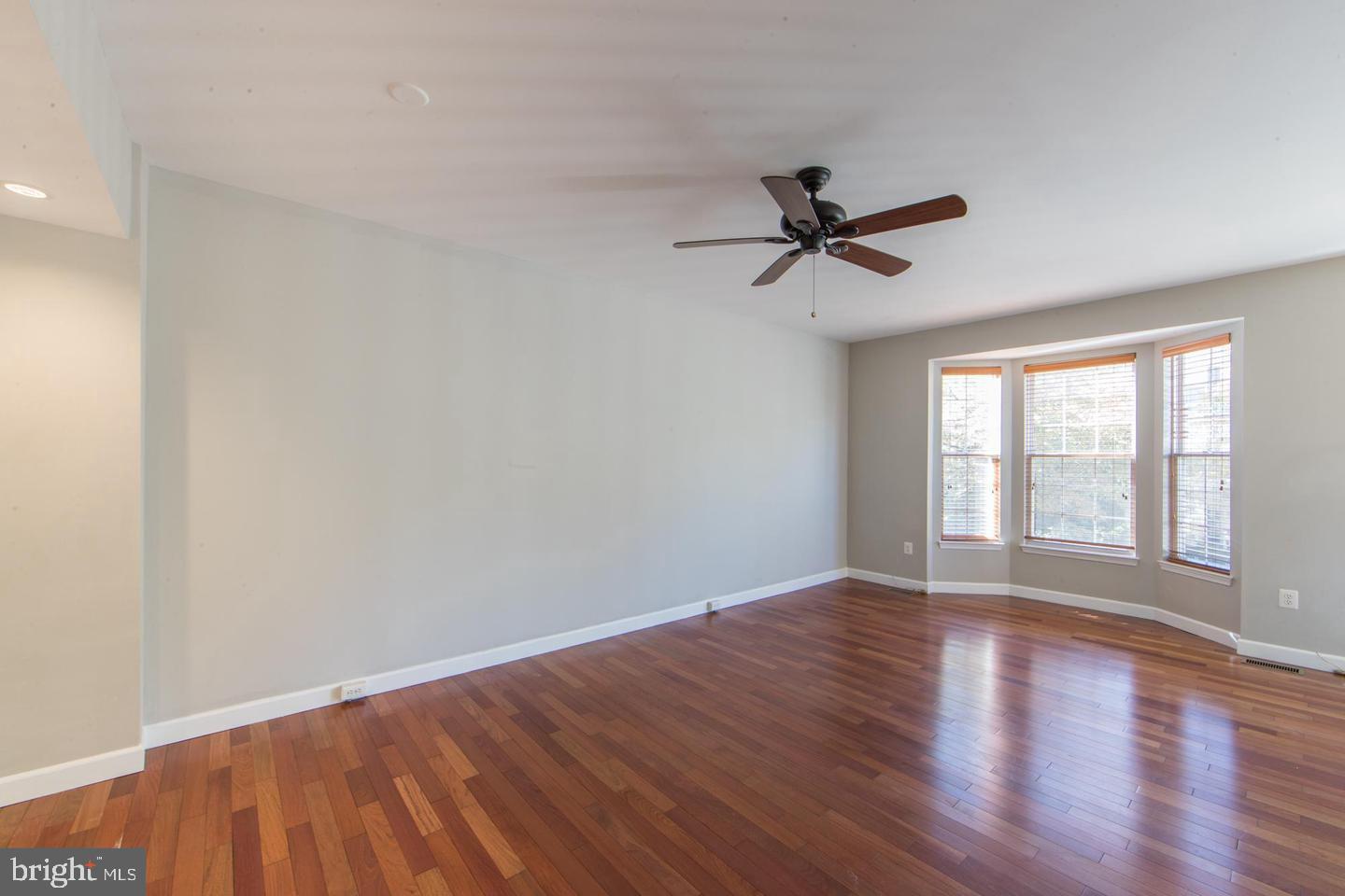 SIGNATURE AT BROADLANDS - Residential Lease