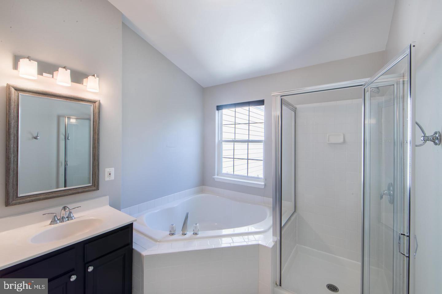 SIGNATURE AT BROADLANDS - Residential Lease