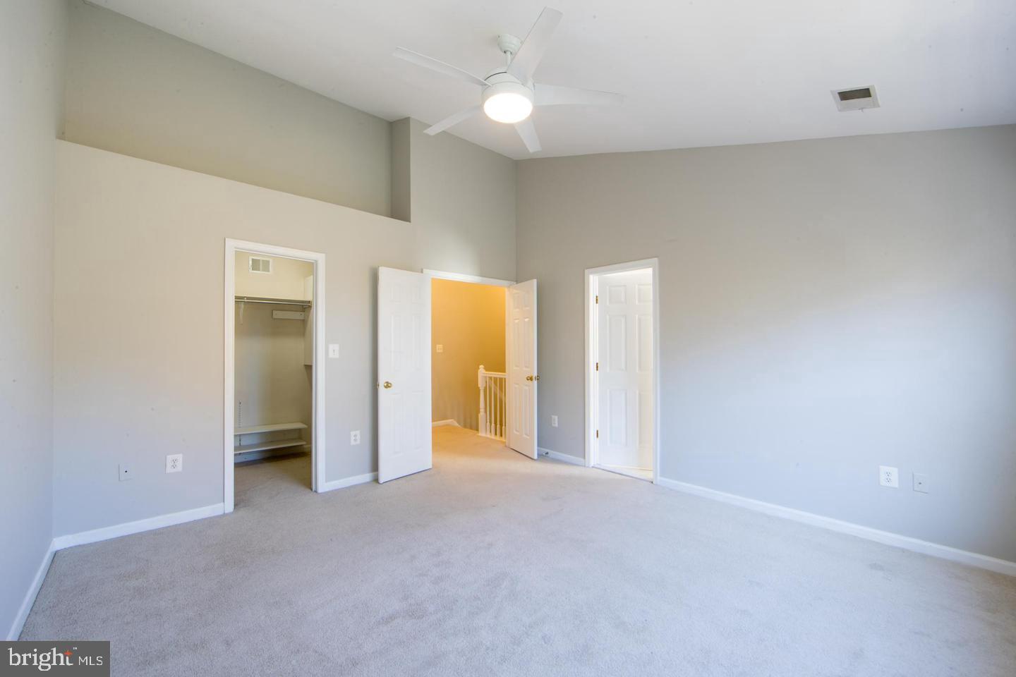 SIGNATURE AT BROADLANDS - Residential Lease