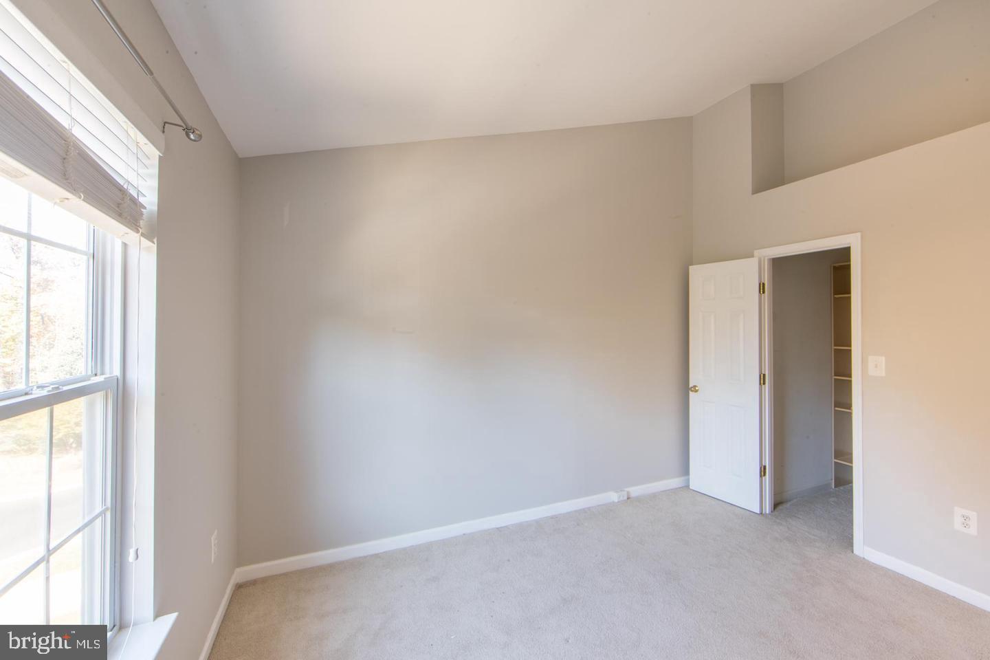 SIGNATURE AT BROADLANDS - Residential Lease