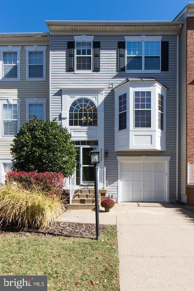 SIGNATURE AT BROADLANDS - Residential Lease