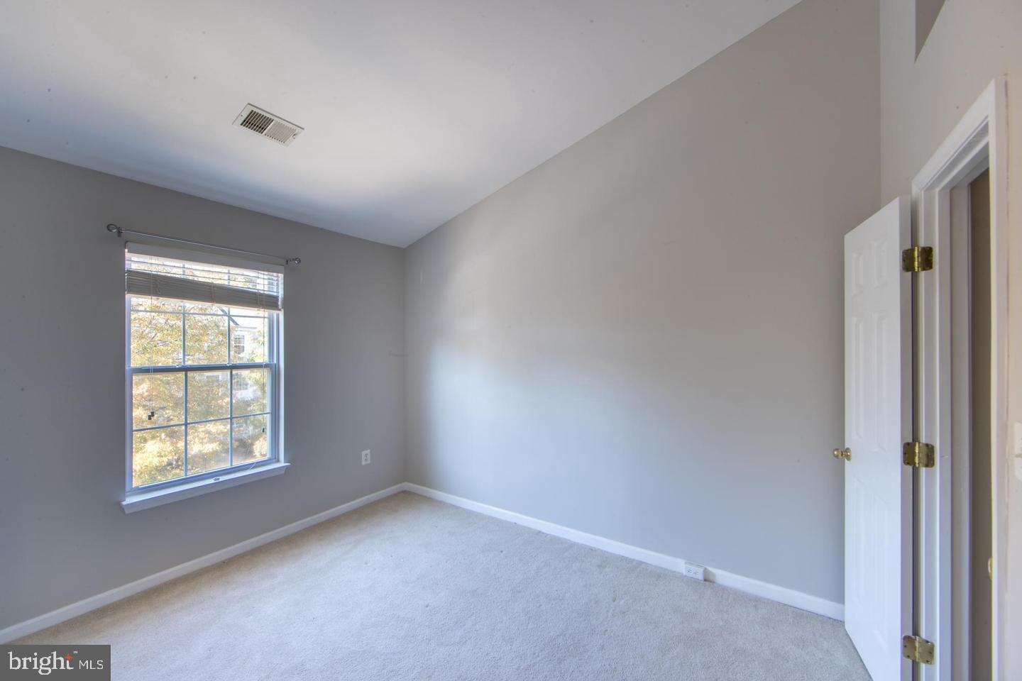 SIGNATURE AT BROADLANDS - Residential Lease