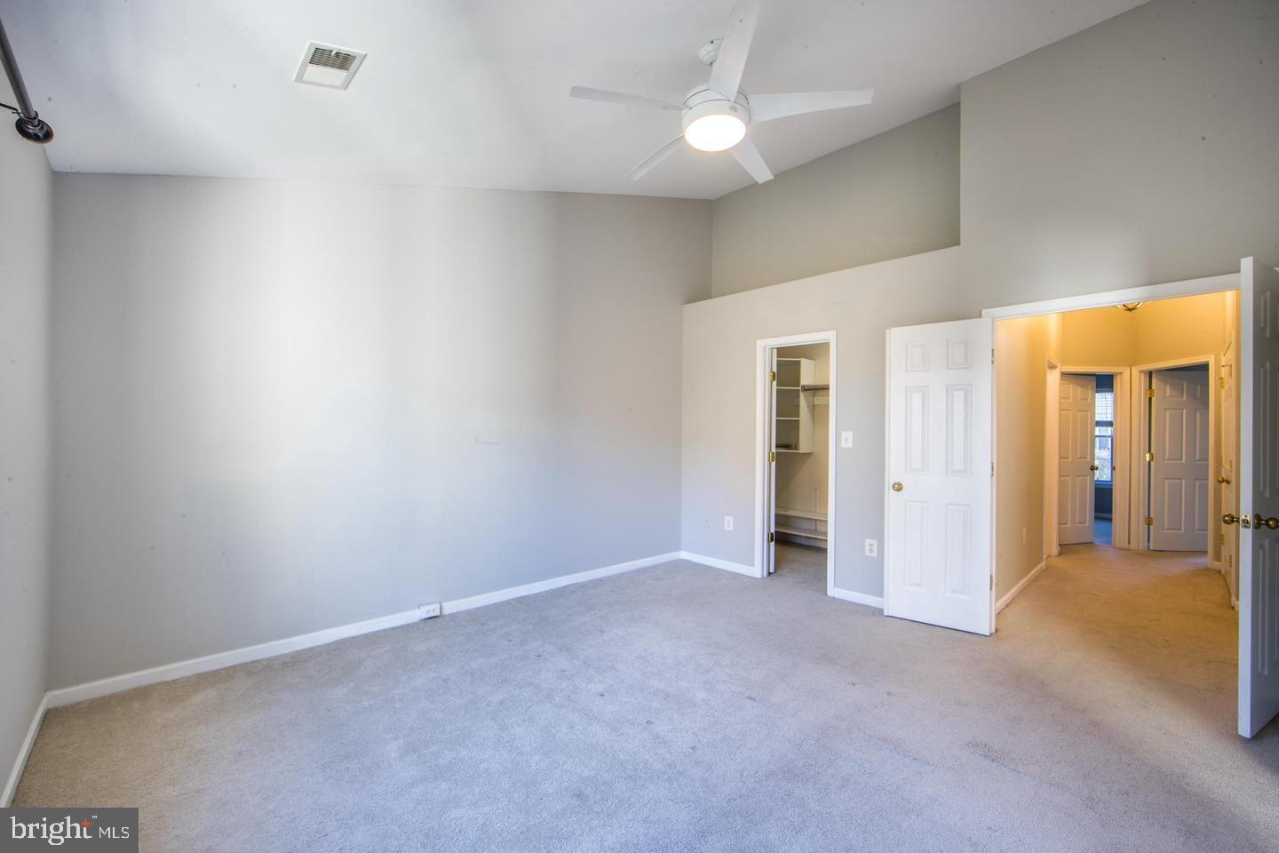 SIGNATURE AT BROADLANDS - Residential Lease