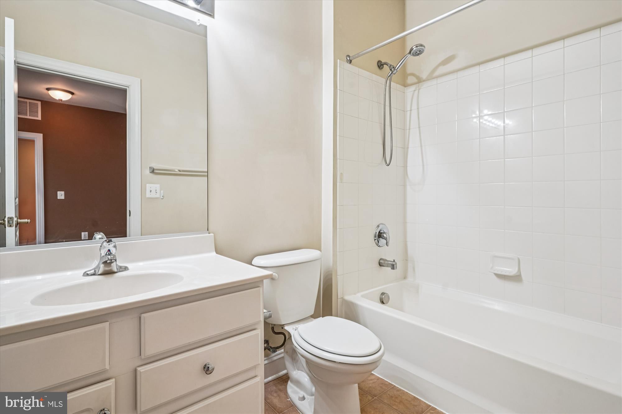 POTOMAC CLUB - Residential Lease