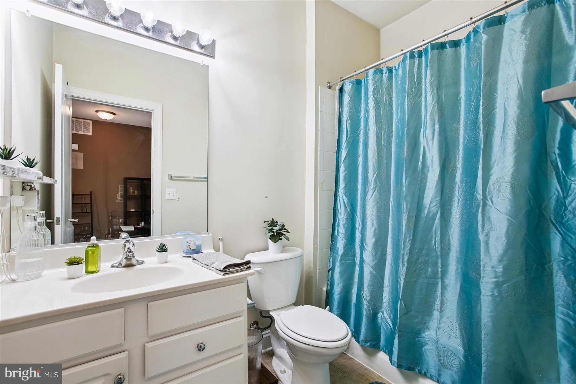 POTOMAC CLUB - Residential Lease