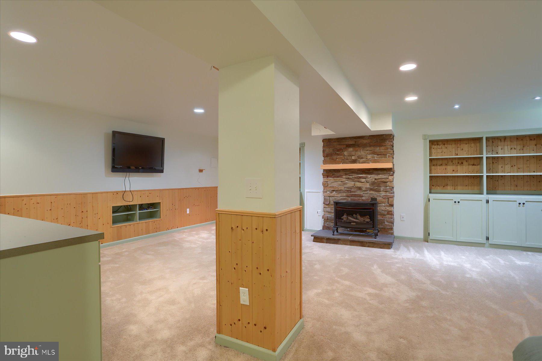 HOLLY HILLS - Residential