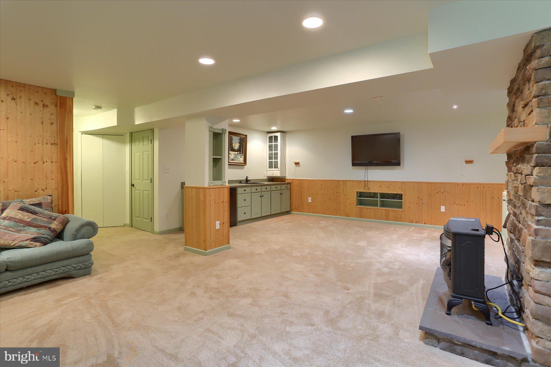 HOLLY HILLS - Residential