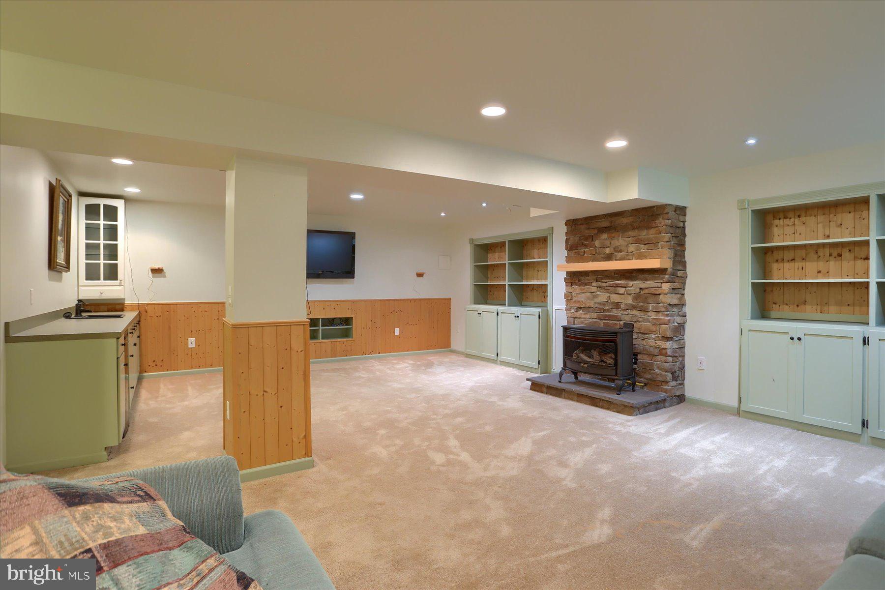 HOLLY HILLS - Residential