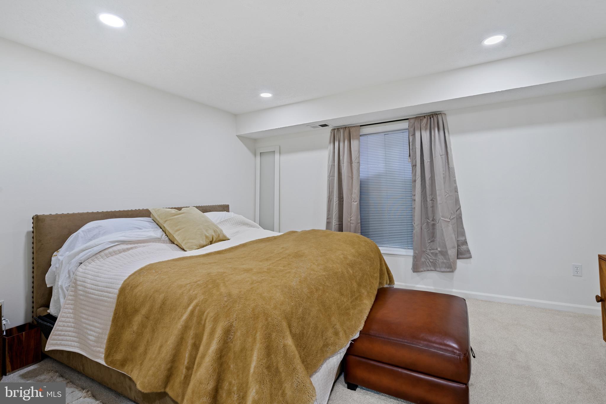 HUNTERS CROSSING - Residential