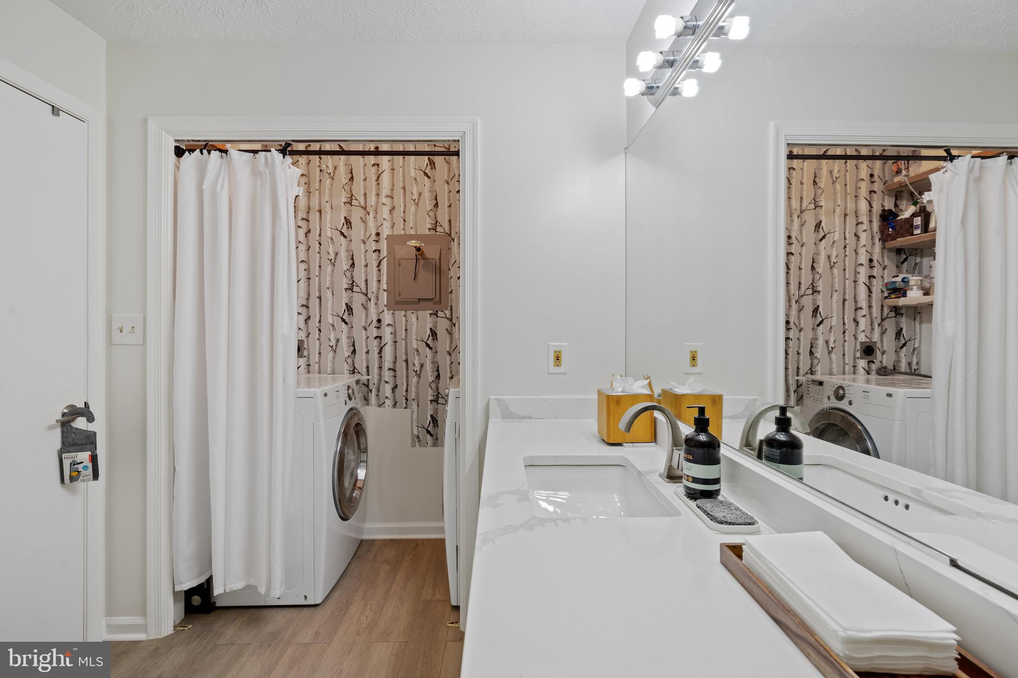 HUNTERS CROSSING - Residential