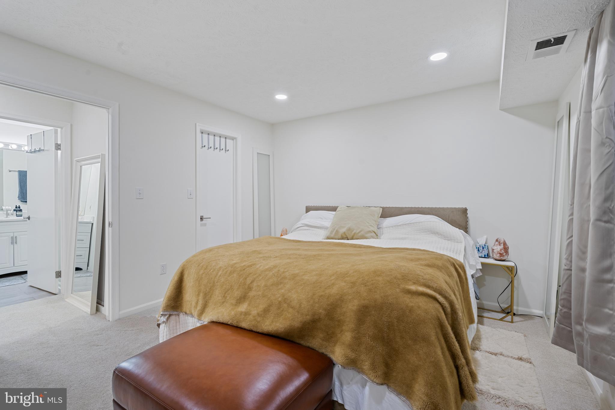 HUNTERS CROSSING - Residential