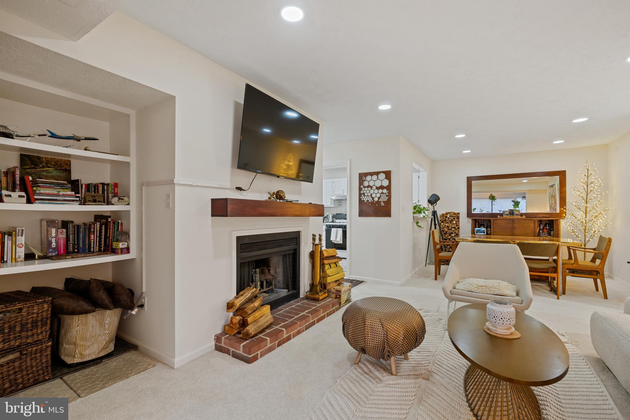 HUNTERS CROSSING - Residential