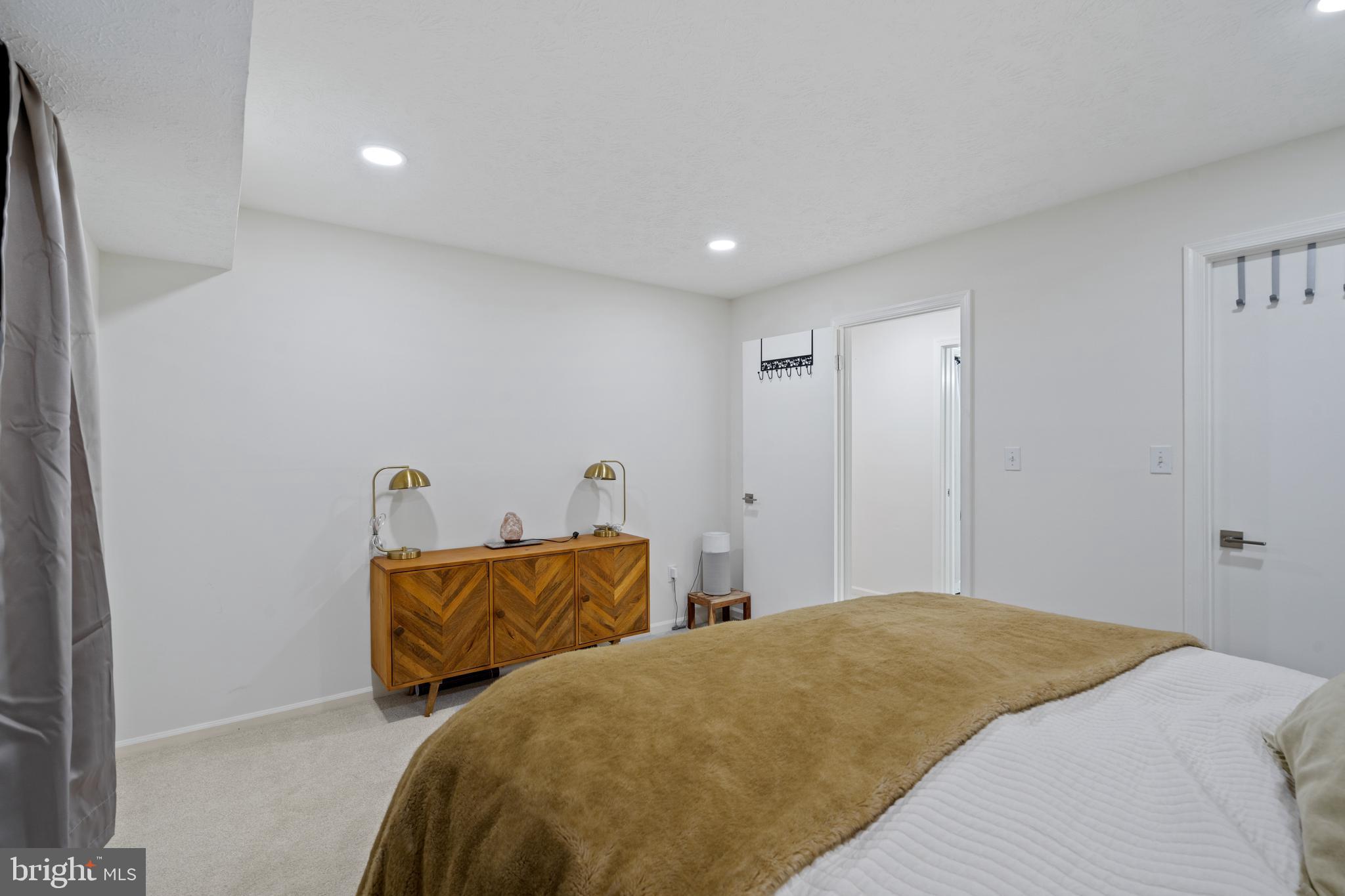 HUNTERS CROSSING - Residential