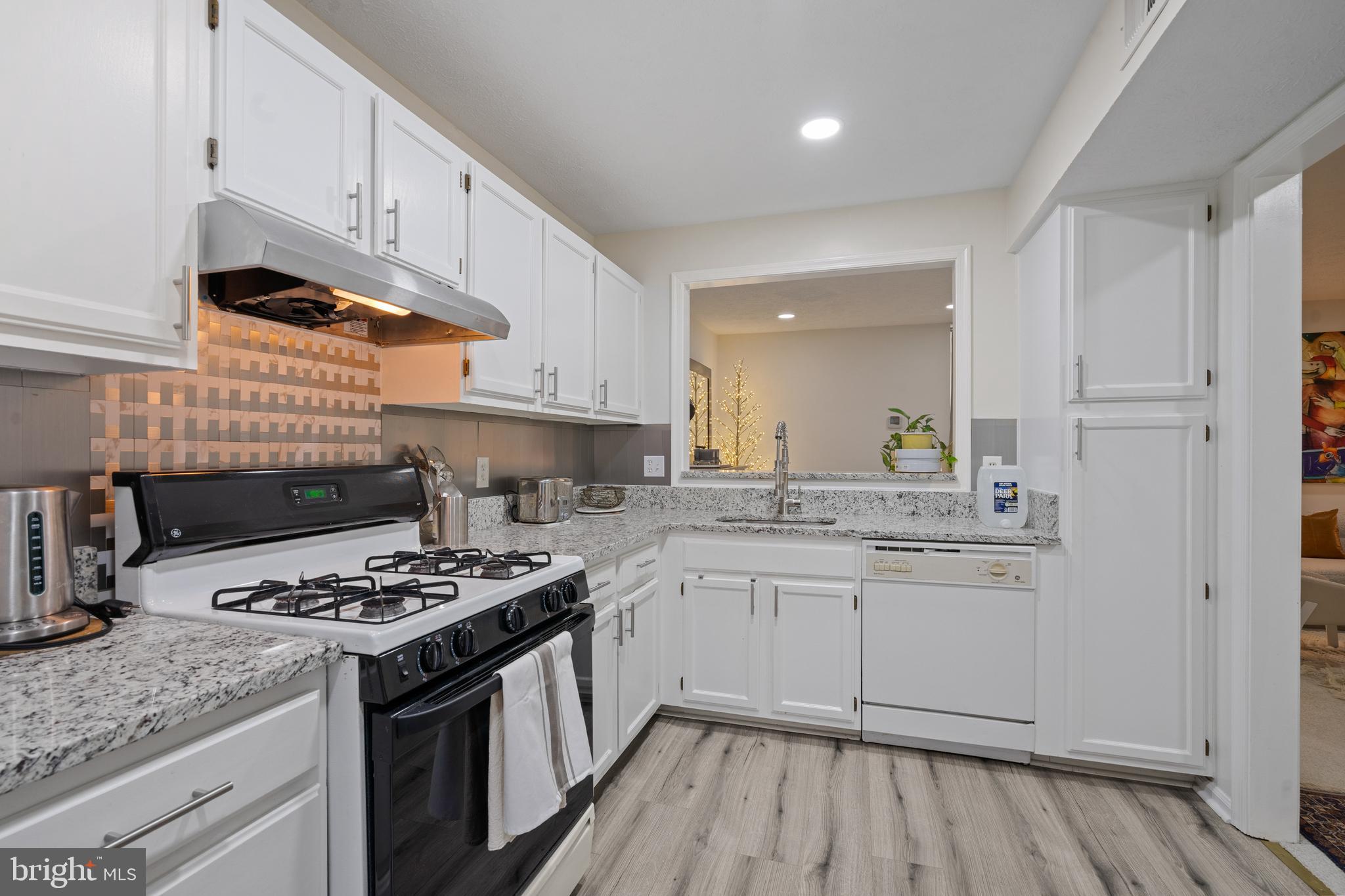 HUNTERS CROSSING - Residential