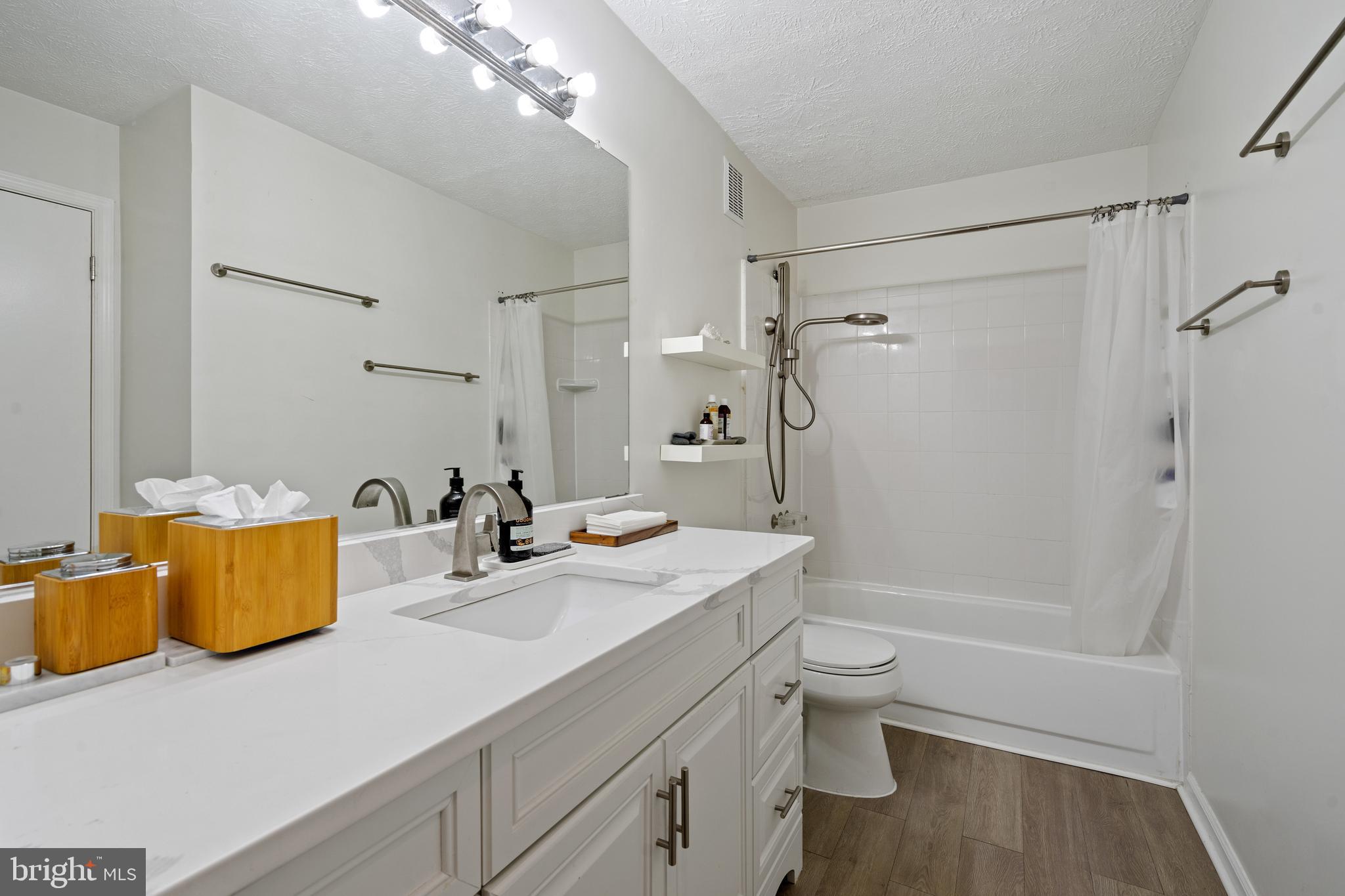 HUNTERS CROSSING - Residential